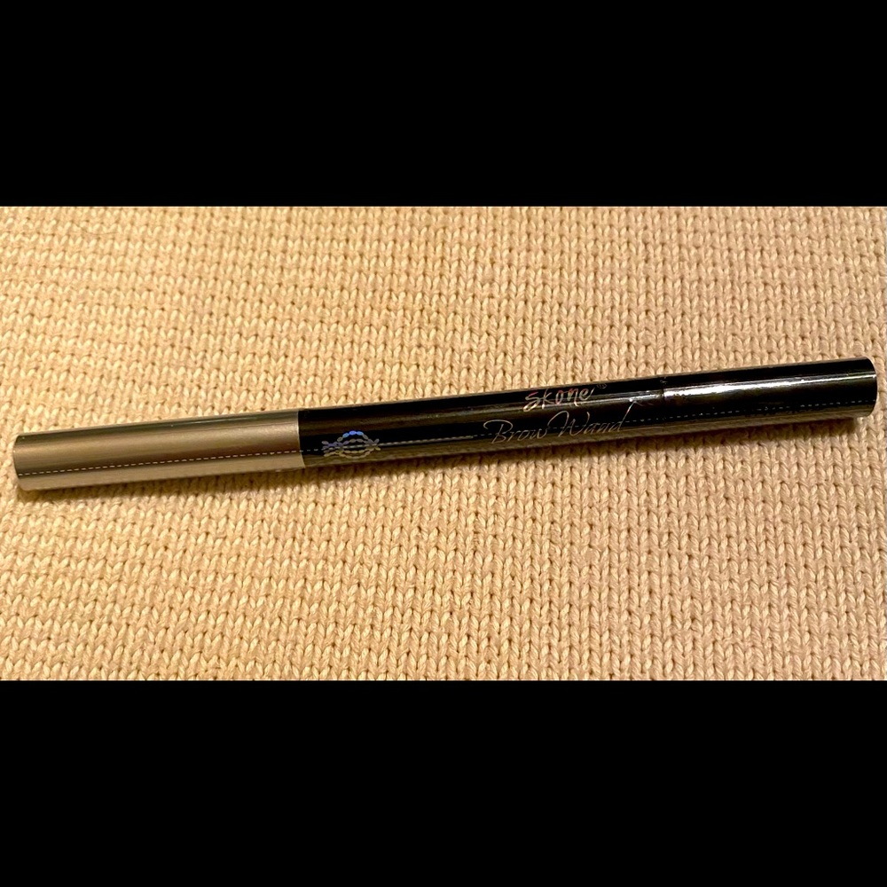 Skone Cosmetics Brow Wand in Peanut Butter